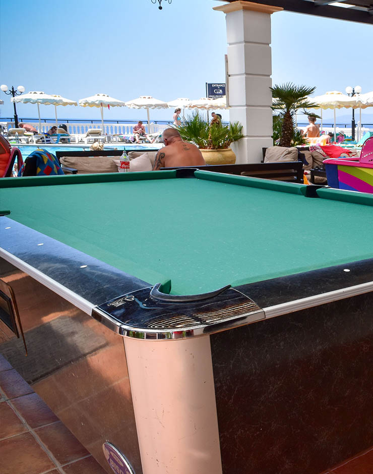 Pool Bar